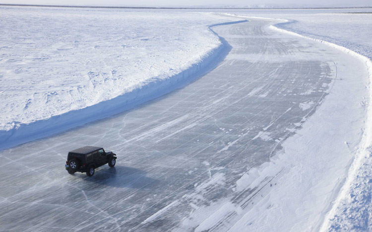 Jeep Wrangler en Tuktoyaktuk