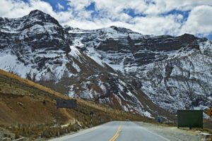 Montañas nevadas cerca del paso de Ticlio