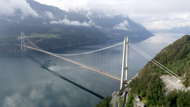 Puente de Hardanger, entre Oslo y Bergen, Noruega