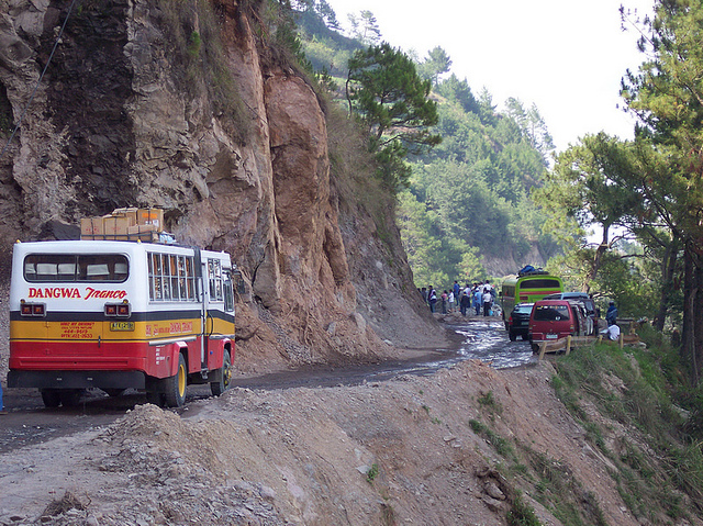 Un autobús en la carretera Halsema