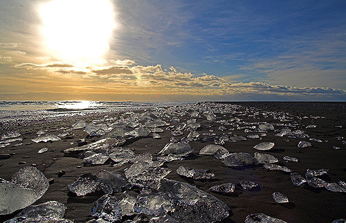 Fragmentos de hielo de Jökulsárlón provenientes de Diamond Beach