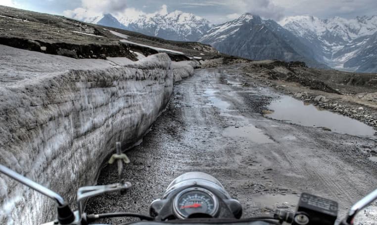 Moto en el Paso Rohtang