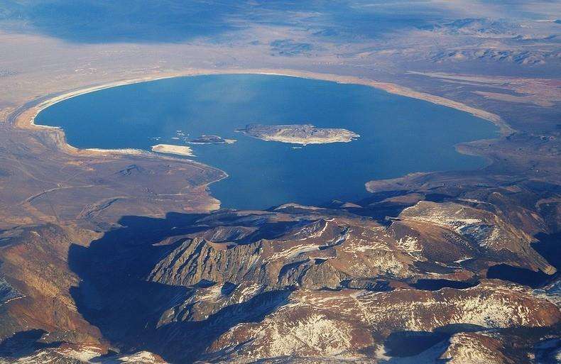 El Lago Mono desde el aire Tioga Pass