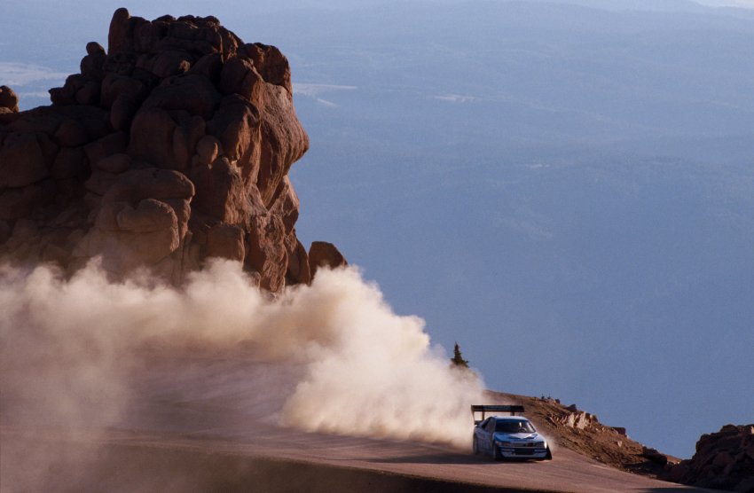 Ari Vatanen y su Peugeot 405 T16 en la cumbre del Pikes Peak en 1989