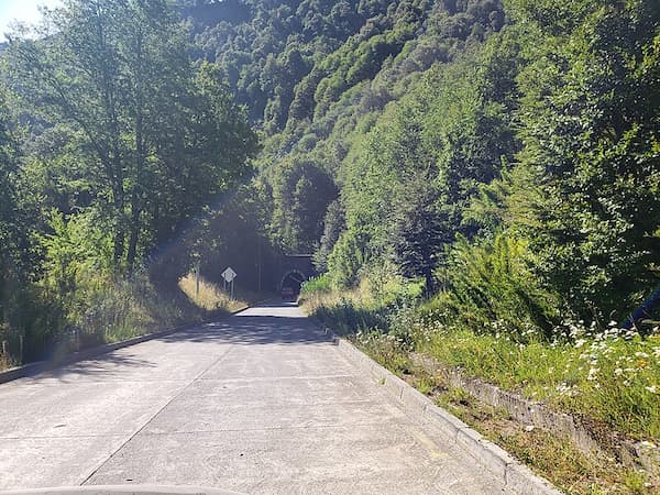 Entradaoriental del Túnel Las Raíces